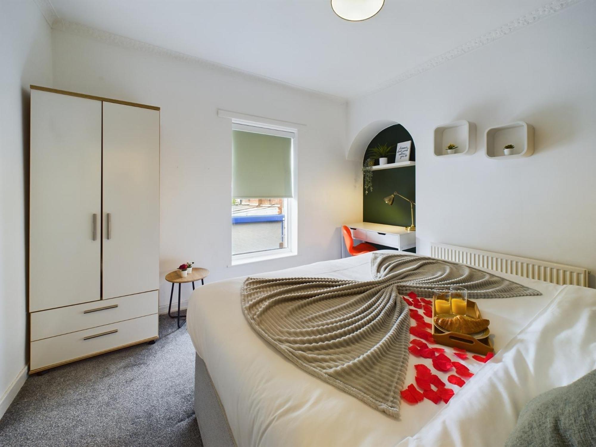 Charming Apartments - Cosy Retreat - Short Drive To City Centre - Free Parking Liverpool Extérieur photo