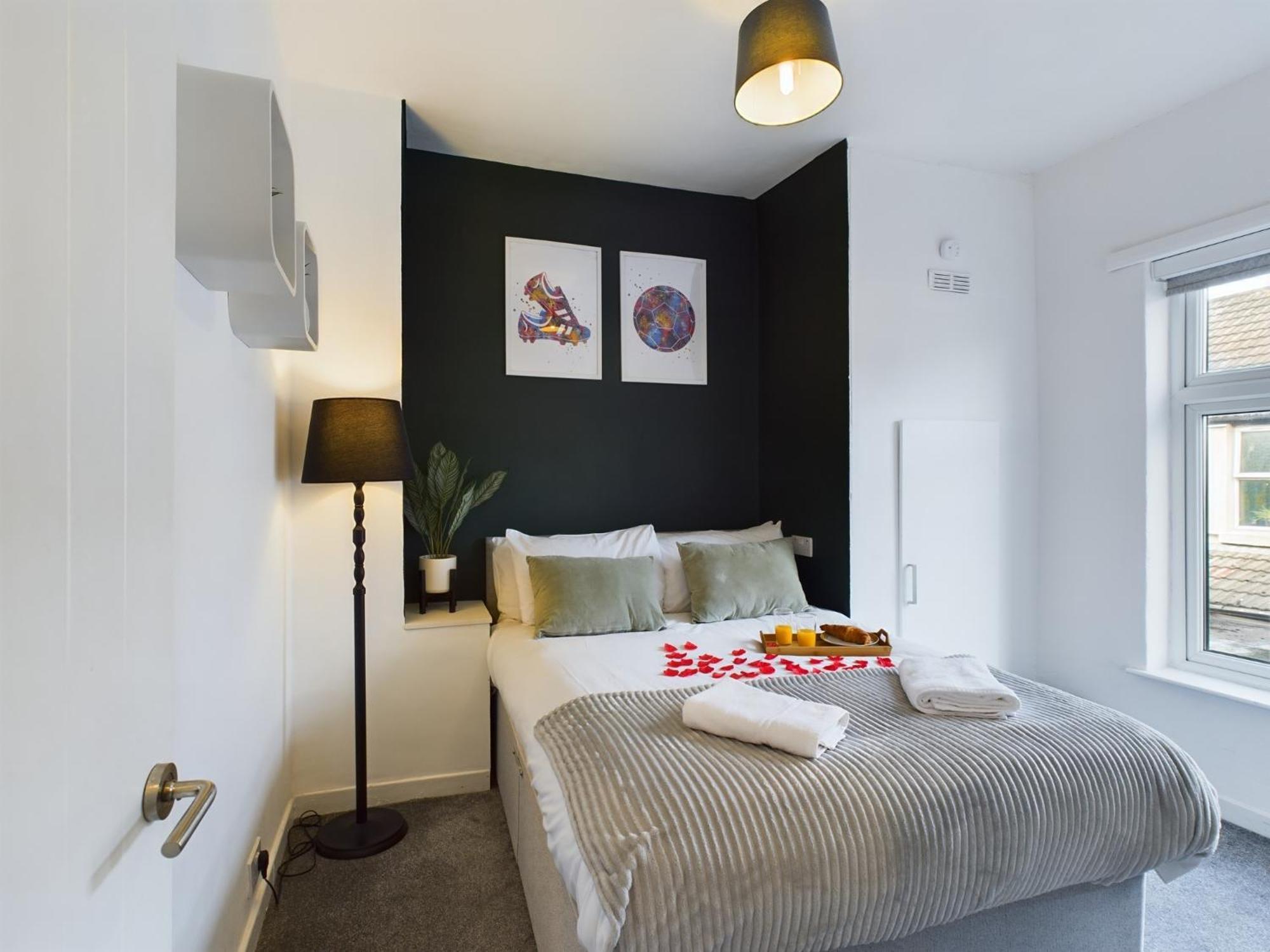 Charming Apartments - Cosy Retreat - Short Drive To City Centre - Free Parking Liverpool Extérieur photo