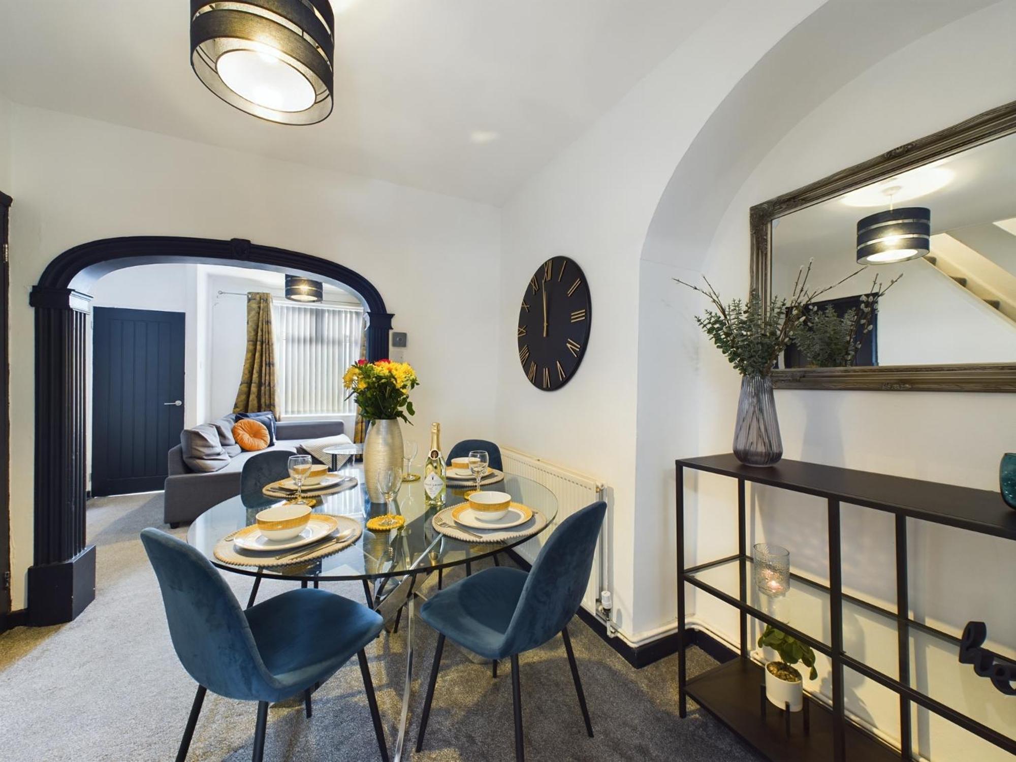 Charming Apartments - Cosy Retreat - Short Drive To City Centre - Free Parking Liverpool Extérieur photo