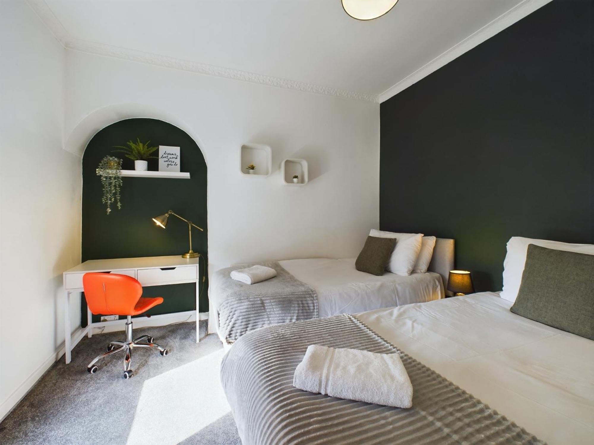 Charming Apartments - Cosy Retreat - Short Drive To City Centre - Free Parking Liverpool Extérieur photo