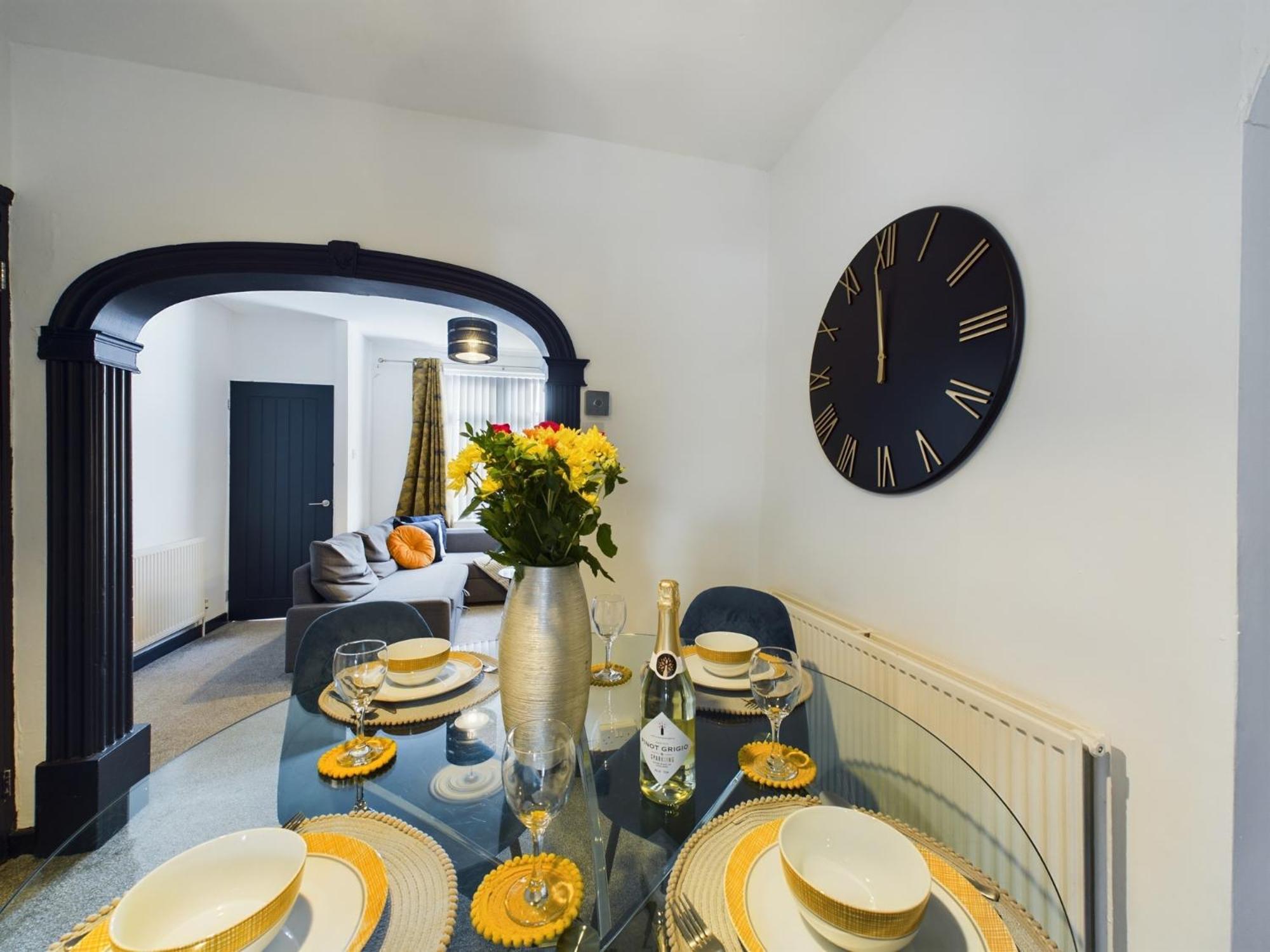 Charming Apartments - Cosy Retreat - Short Drive To City Centre - Free Parking Liverpool Extérieur photo