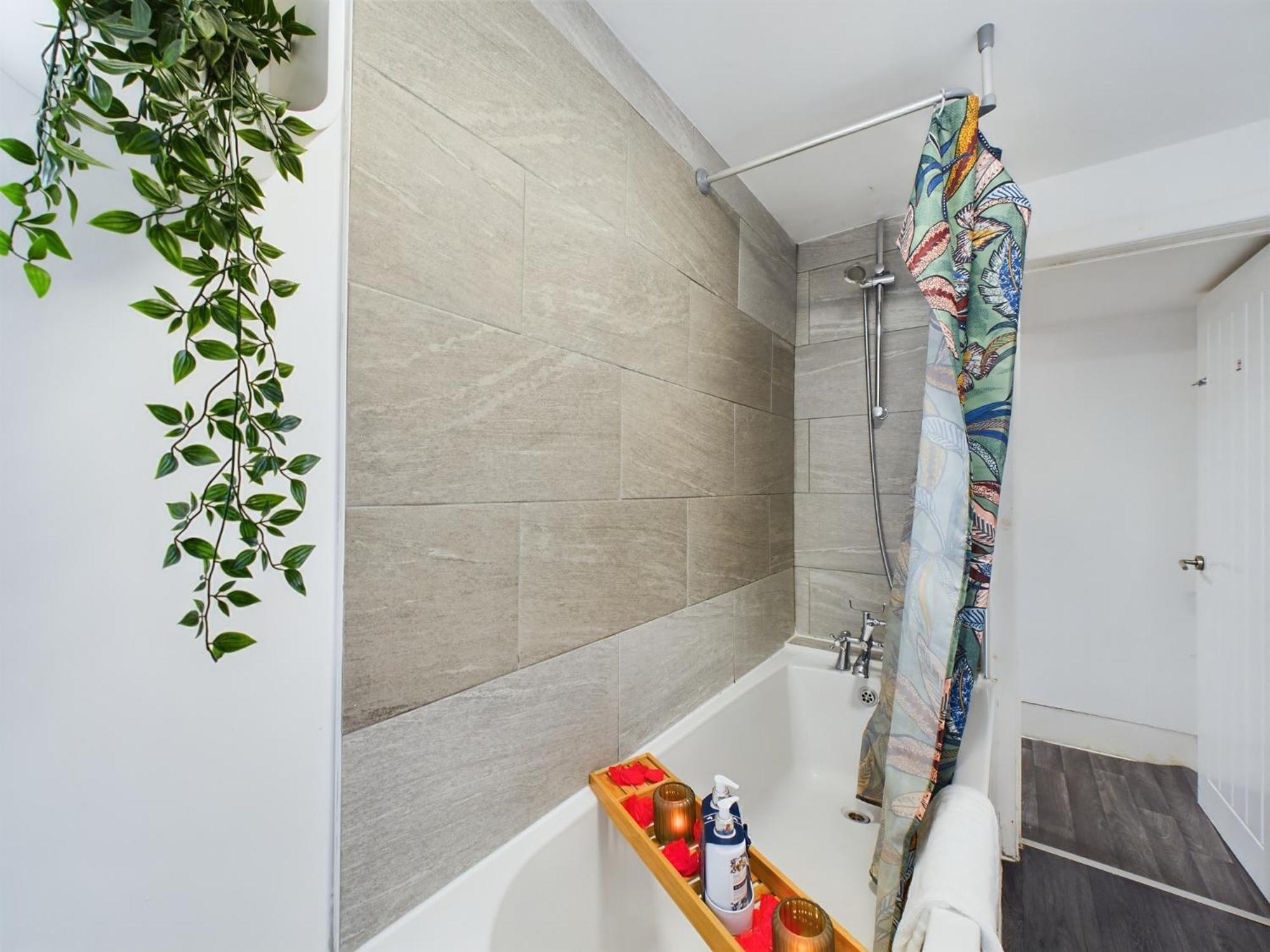 Charming Apartments - Cosy Retreat - Short Drive To City Centre - Free Parking Liverpool Extérieur photo
