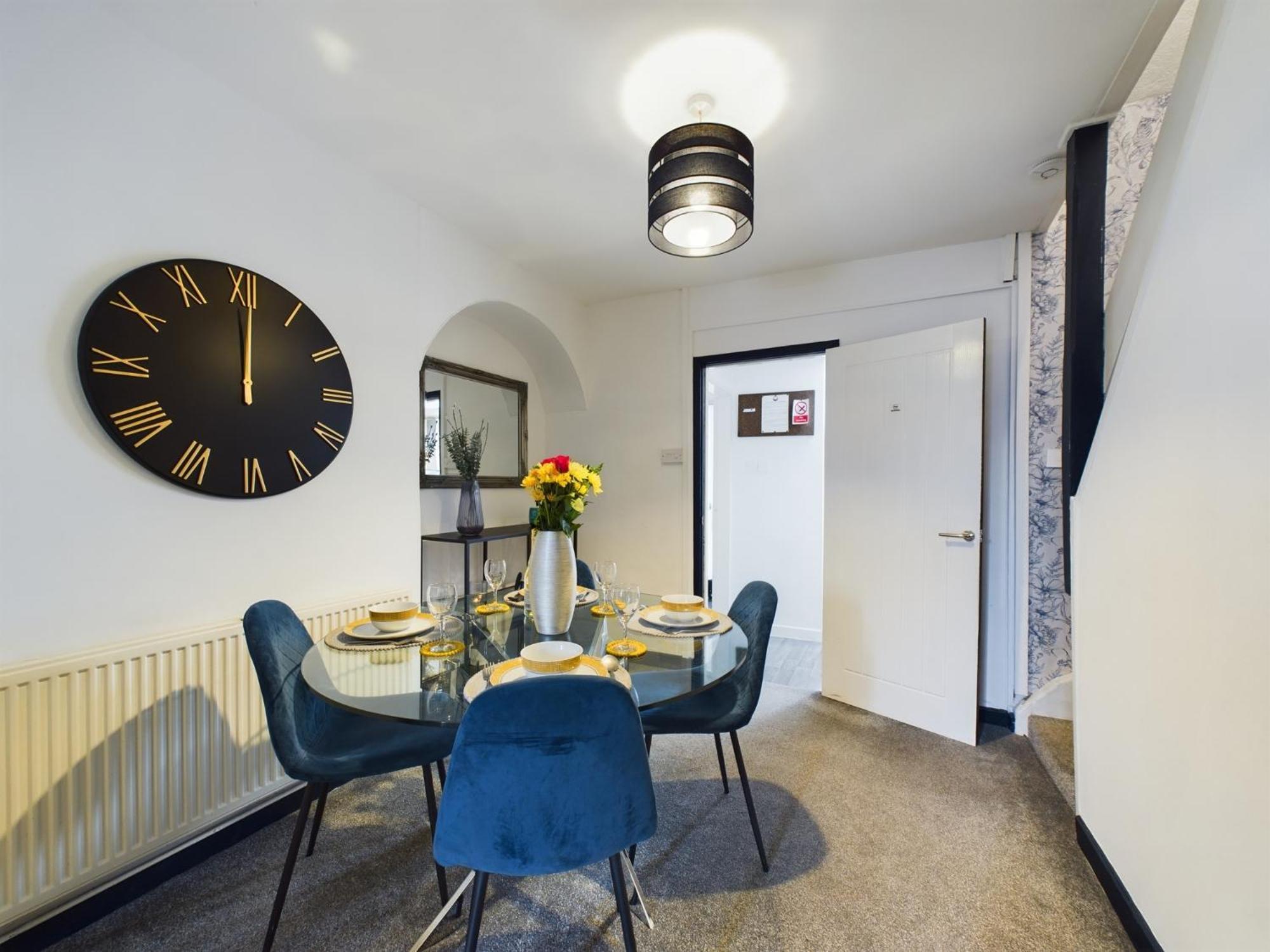 Charming Apartments - Cosy Retreat - Short Drive To City Centre - Free Parking Liverpool Extérieur photo